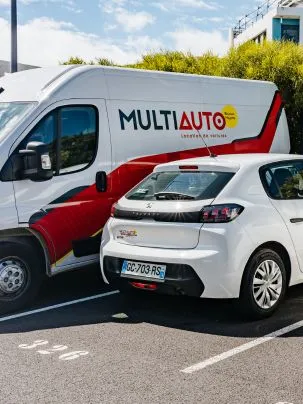 Fourgon utilitaire chargé pour un déménagement à La Réunion