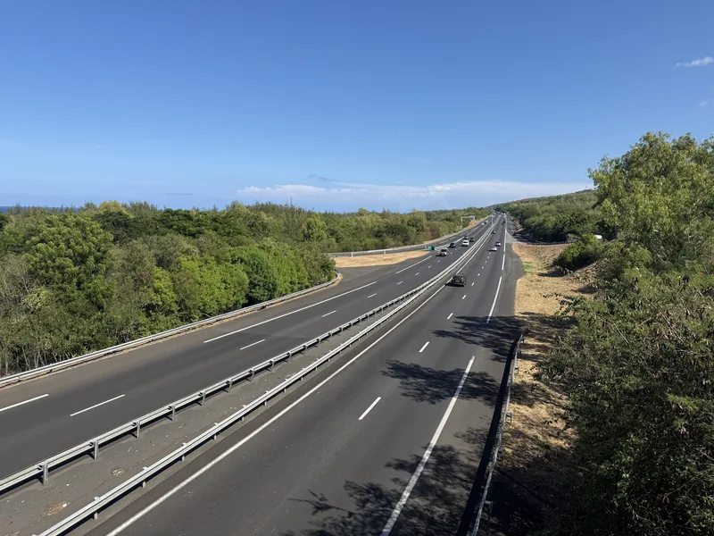 Route des Hauts de La Réunion vers le volcan en voiture